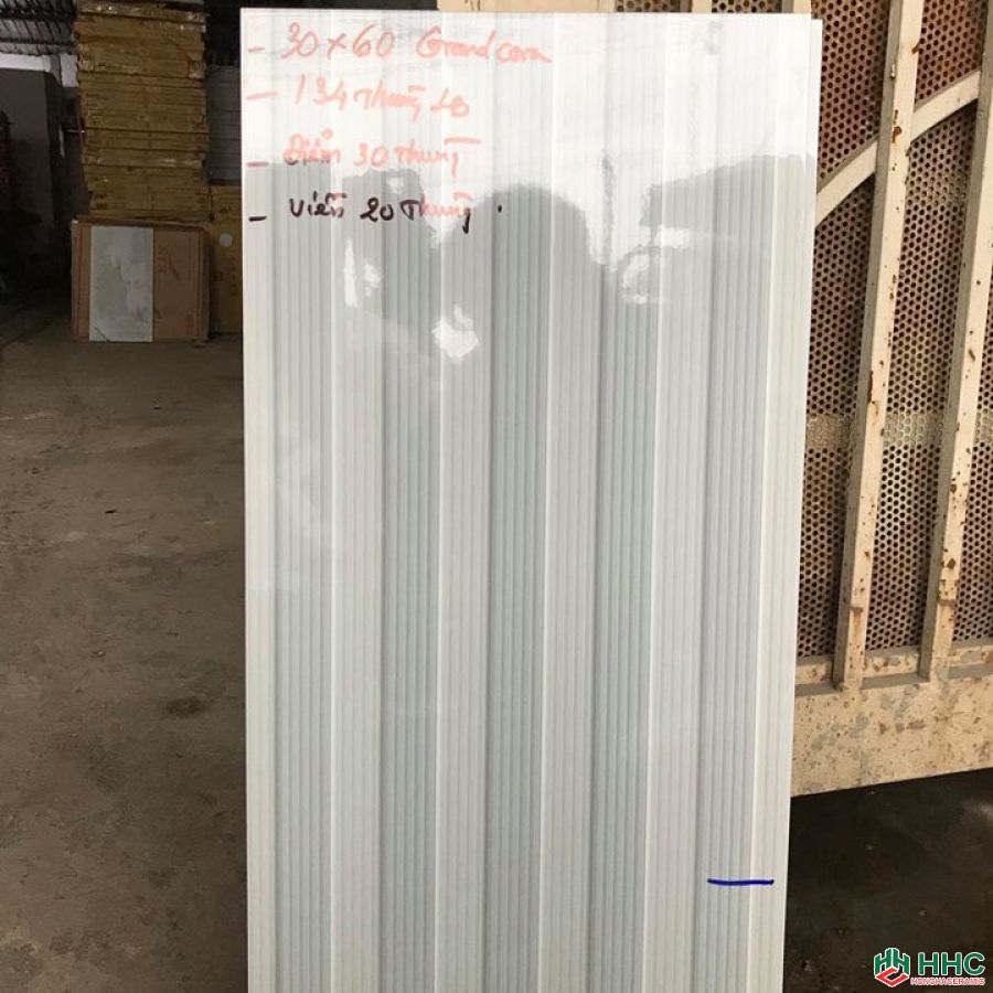Gạch ốp tường 30x60 giá rẻ 06